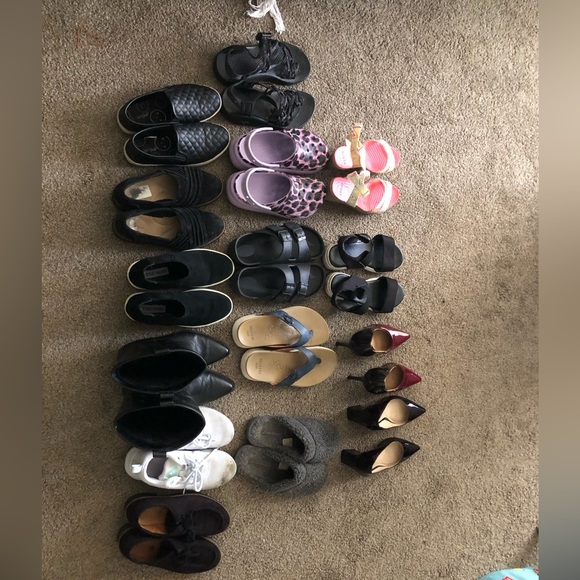 Women’s shoes $5-15 - Picture 1 of 1